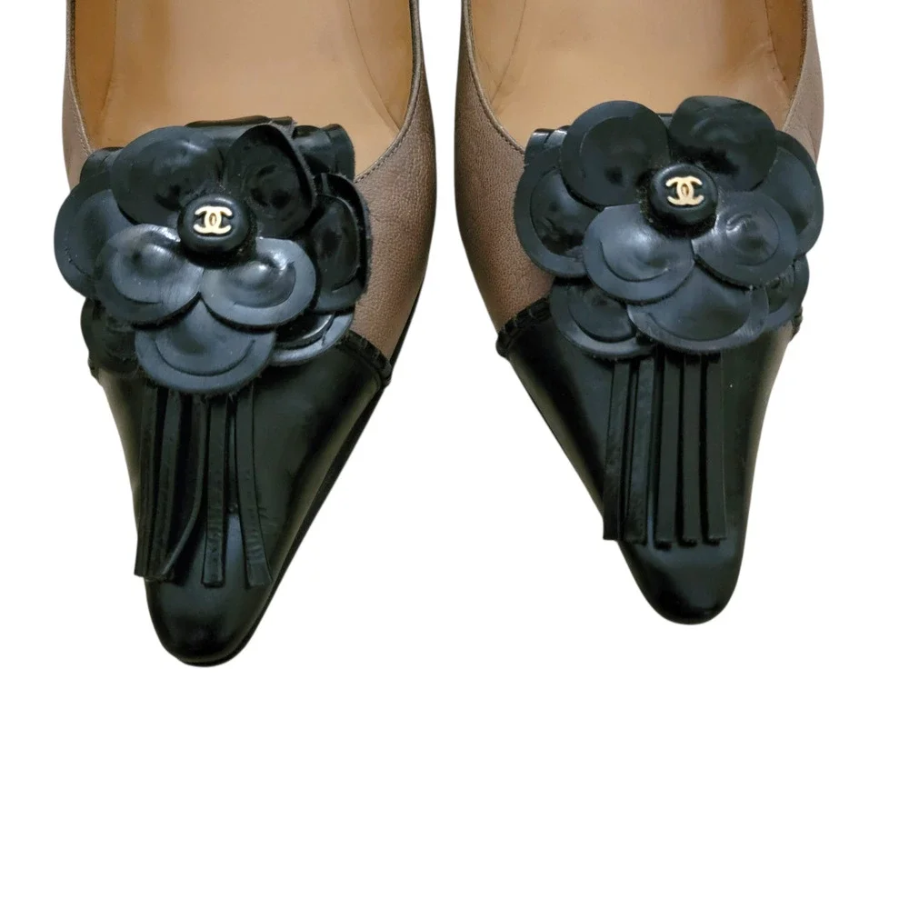 Chanel Vintage CC Camellia Pointed Toe Kitten Heel Pumps Brown Black IT 36.5 6